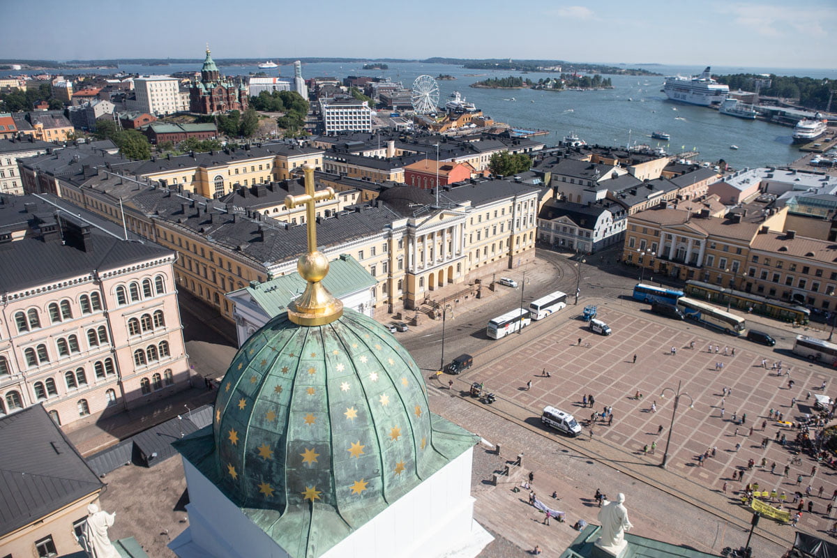 Helsingin tuomiokirkon torni ja senaatintori